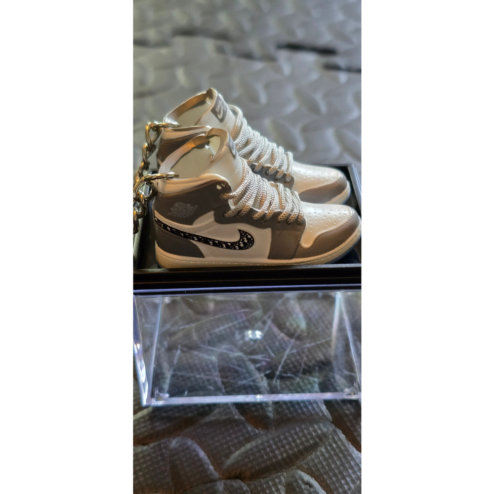 Unisex 3D Sneaker Keychain Set Gray White - Picture 2 of 6